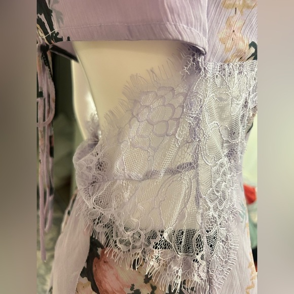 ASOS DESIGN Tall flutter.sleeve maxi dress with lace insert in blue burnout - Picture 7 of 12